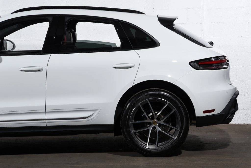 2025 Porsche Macan - Photo 18