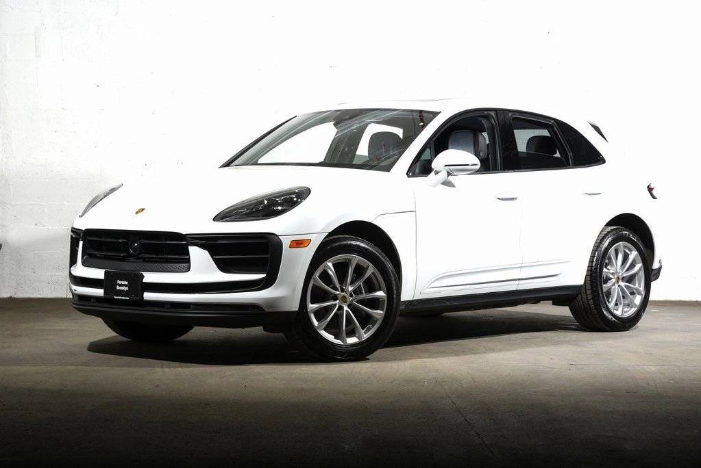 2025 Porsche Macan's photo