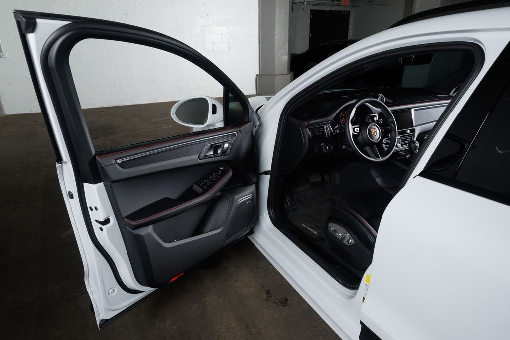 2026 Porsche Macan GTS - Photo 6