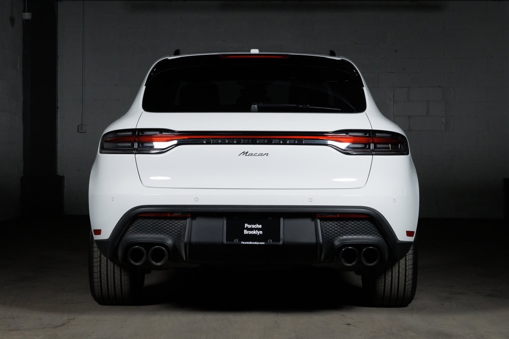 2026 Porsche Macan T - Photo 8