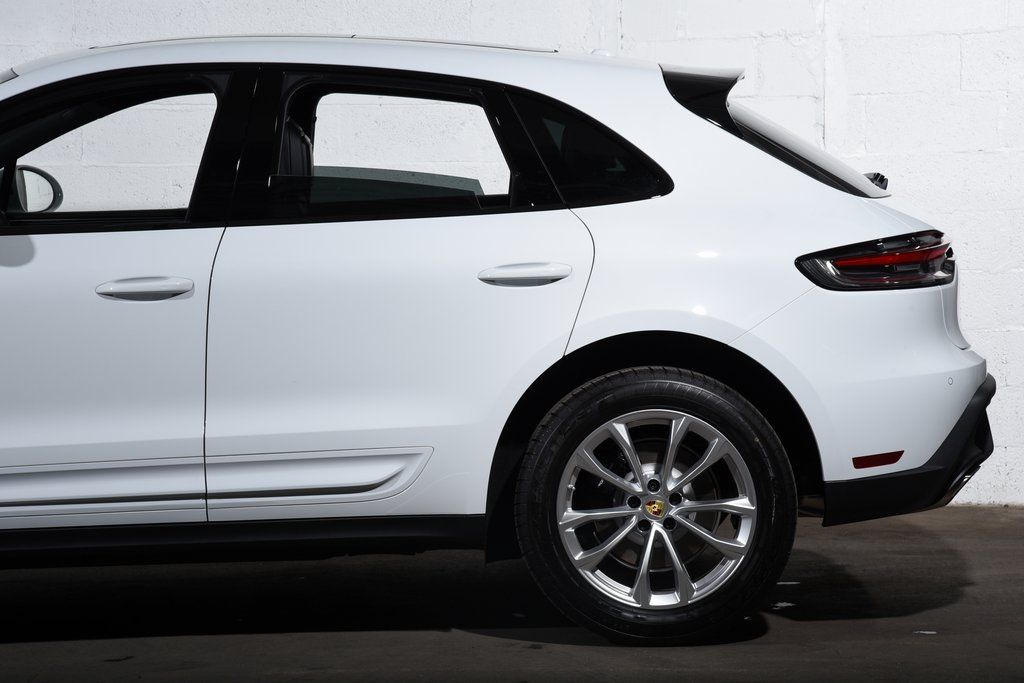 2025 Porsche Macan T - Photo 14