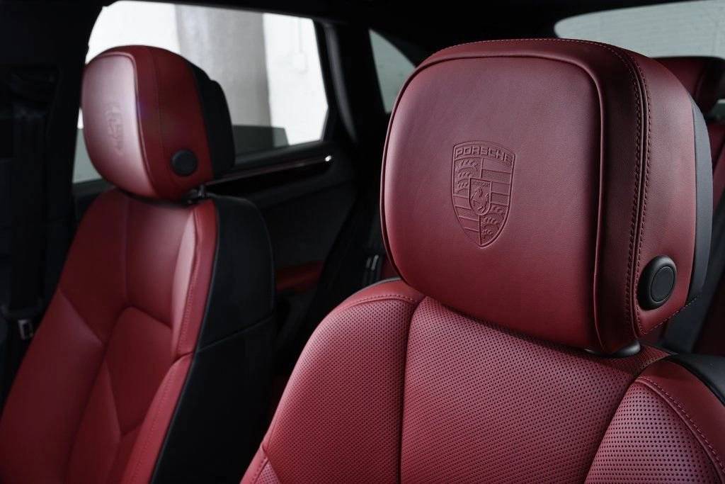 2025 Porsche Macan - Photo 28