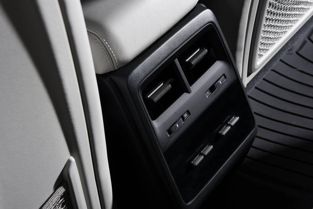 2024 Porsche Macan Electric 4 photo 4