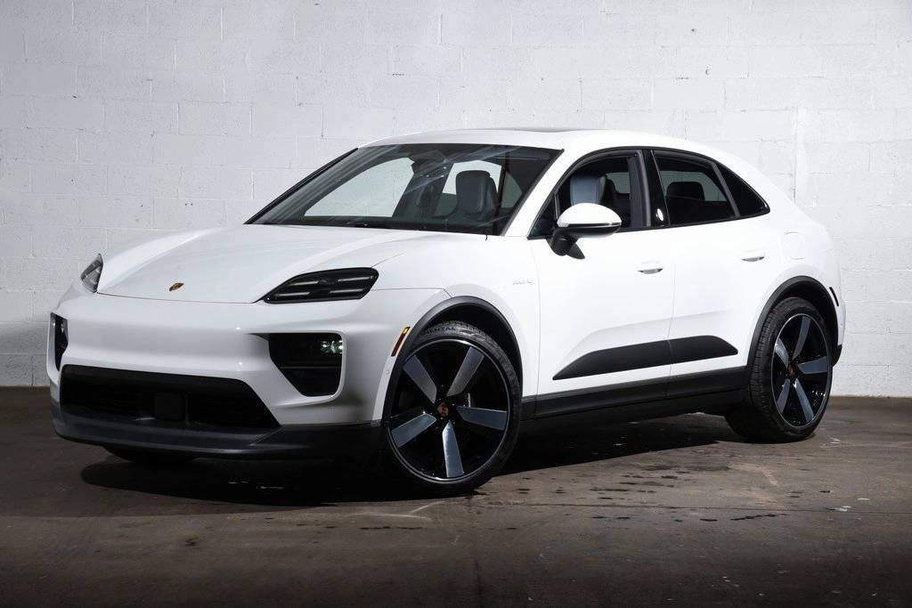 2025 Porsche Macan Base
