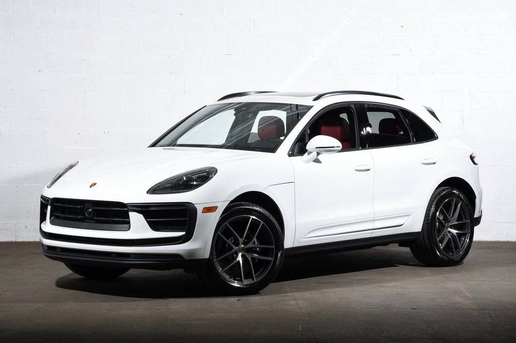 2025 Porsche Macan's photo