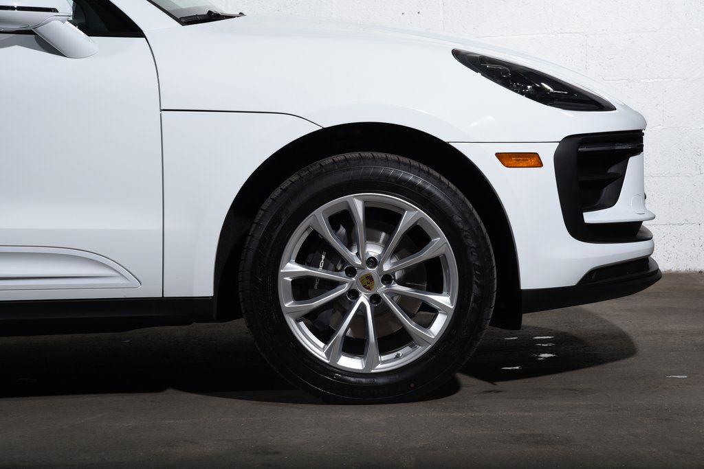 2025 Porsche Macan T - Photo 13