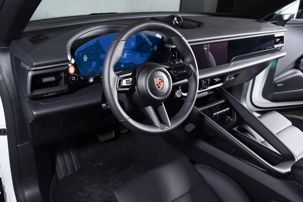 2025 Porsche Macan Electric photo 4