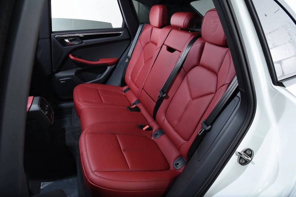 2025 Porsche Macan - Photo 30