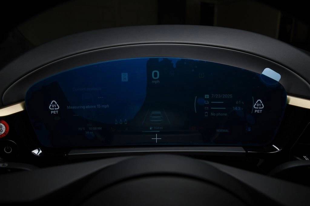 2025 Porsche Macan Turbo Electric - Photo 36
