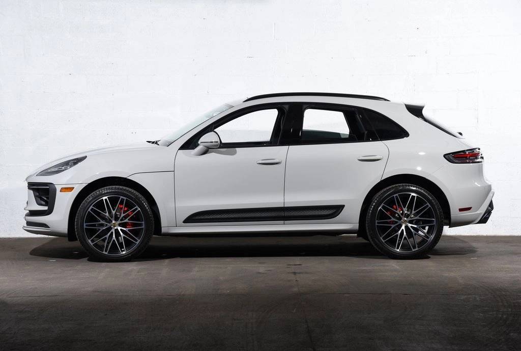 2026 Porsche Macan S photo 2