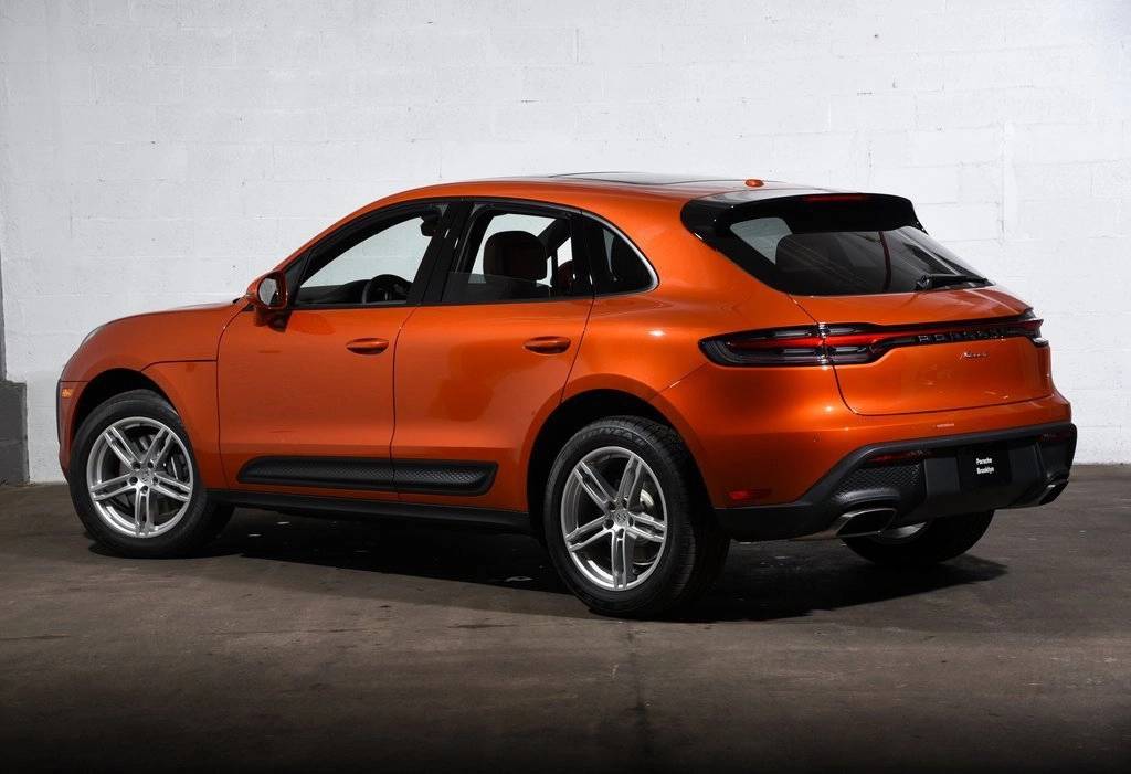 2024 Porsche Macan T photo 3