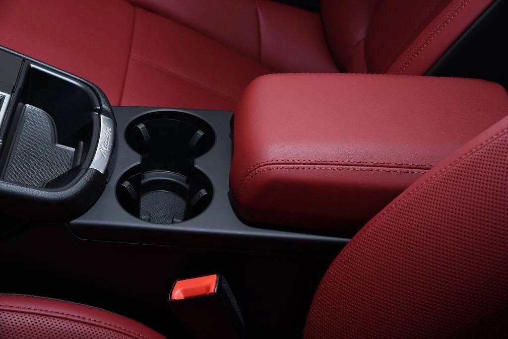 2025 Porsche Macan - Photo 32