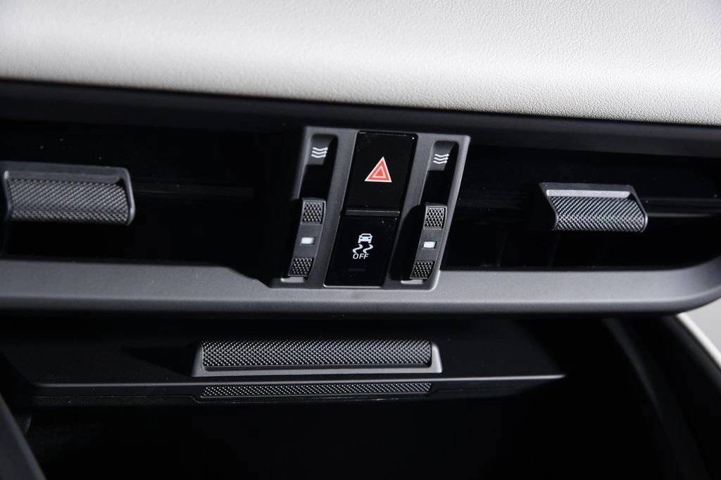 2025 Porsche Macan Turbo Electric - Photo 22