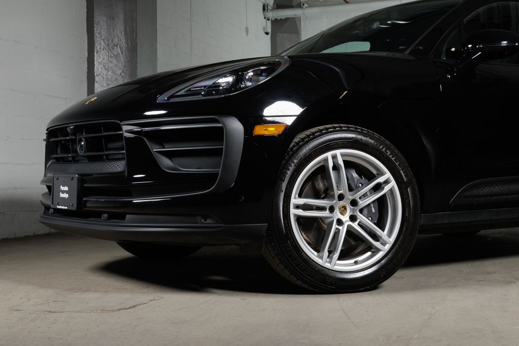 2025 Porsche Macan T - Photo 10
