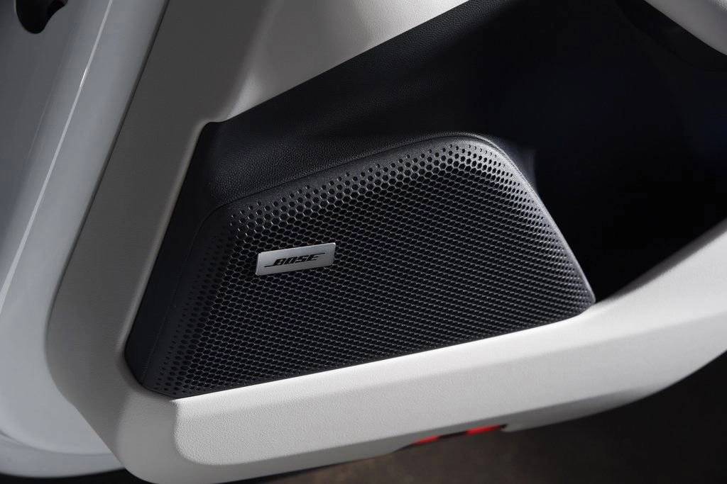 2025 Porsche Macan Turbo Electric - Photo 24