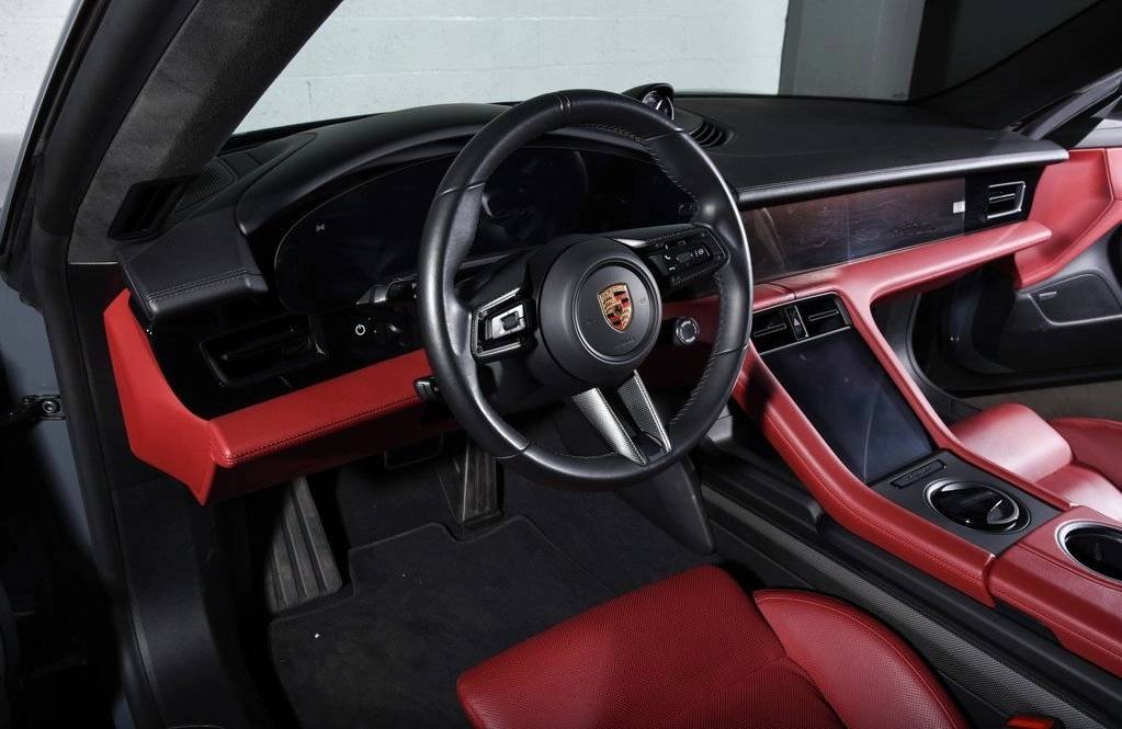 2024 Porsche Taycan GTS photo 4