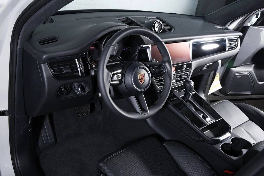 2026 Porsche Macan S photo 4