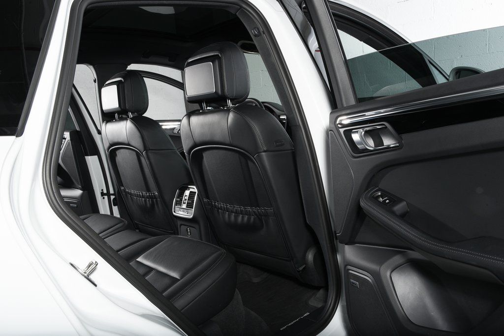 2025 Porsche Macan T - Photo 33