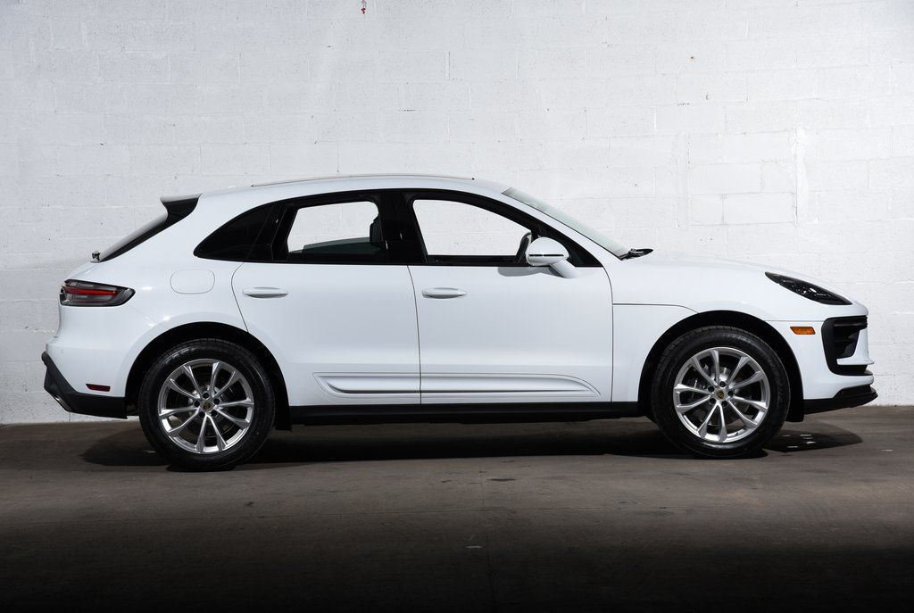 2025 Porsche Macan T - Photo 8
