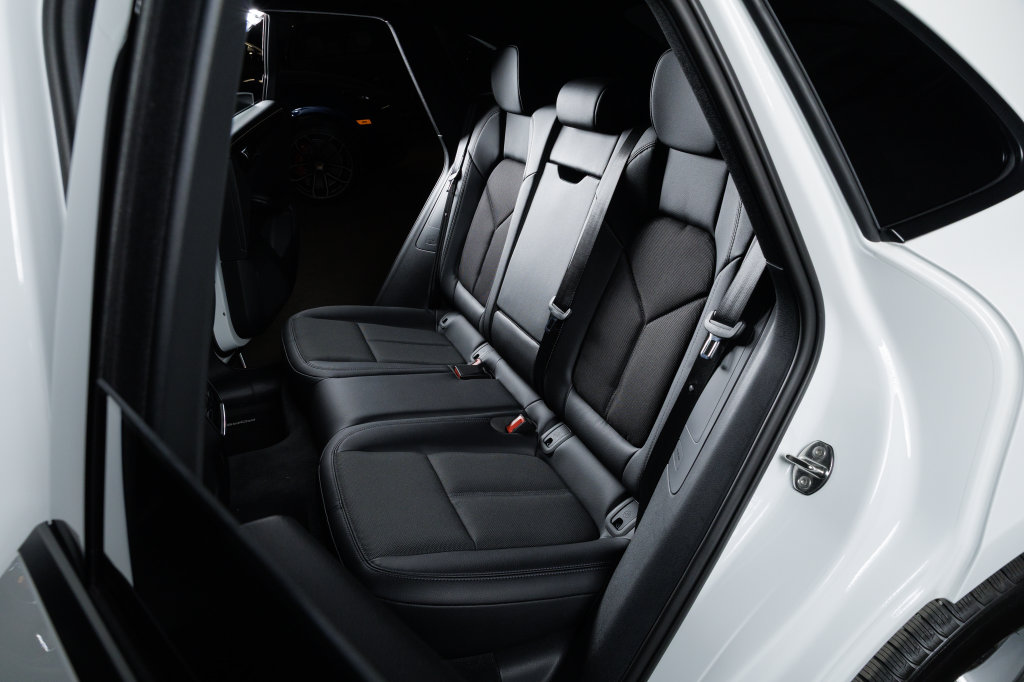 2026 Porsche Macan T - Photo 22