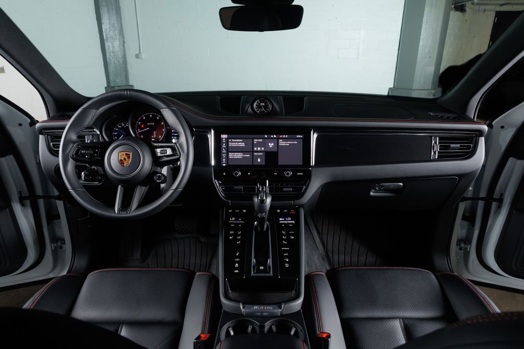 2026 Porsche Macan GTS - Photo 8