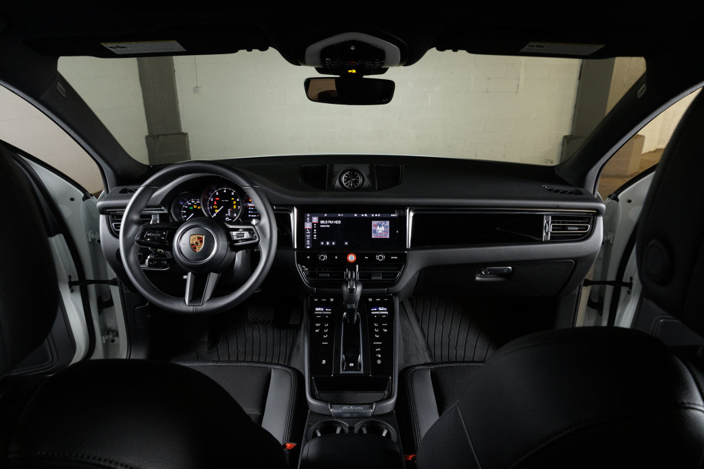 2026 Porsche Macan T - Photo 17