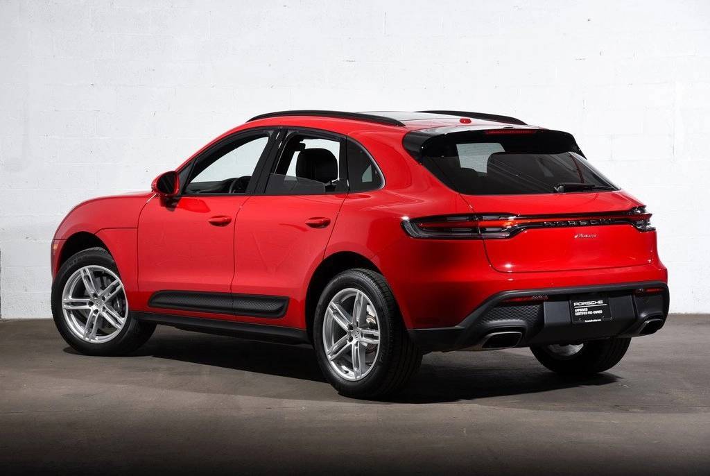 2025 Porsche Macan T photo 3