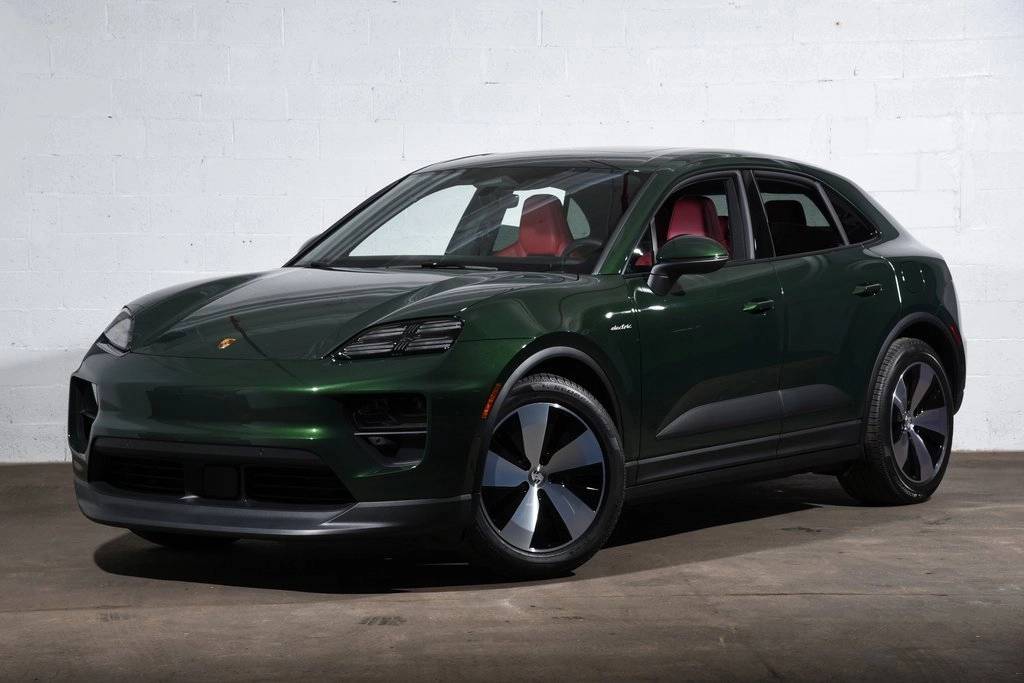 2025 Porsche Macan Base