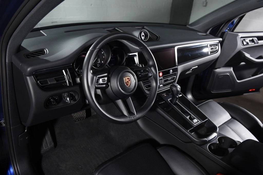 2024 Porsche Macan T photo 3