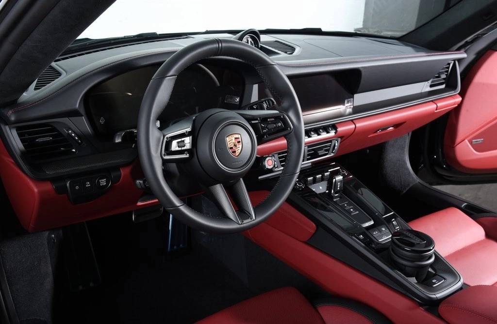2026 Porsche 911 GTS photo 4