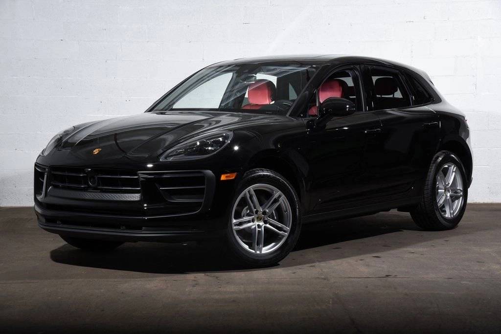 2025 Porsche Macan's photo