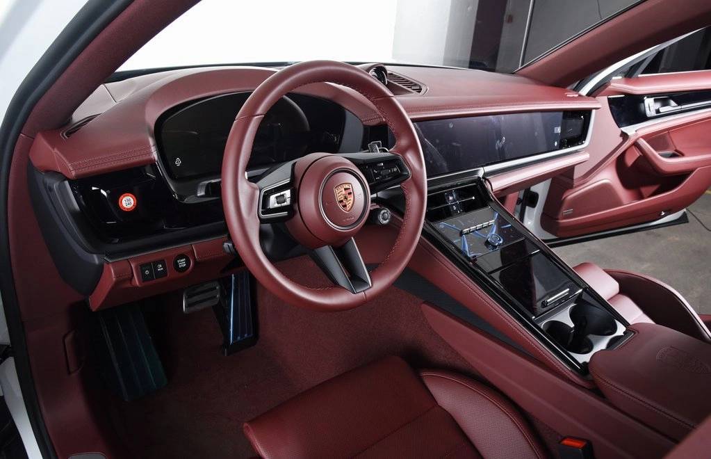 2026 Porsche Panamera E-Hybrid 4 photo 4