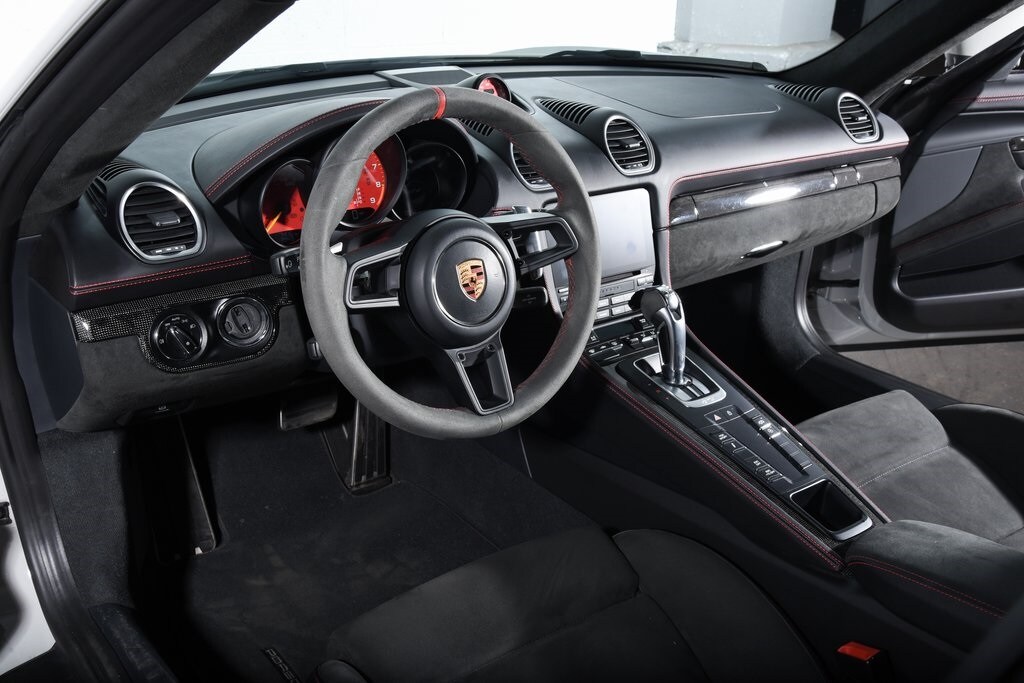 2022 Porsche Cayman GT4 photo 4