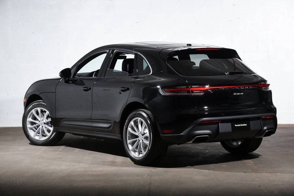 2026 Porsche Macan T photo 3