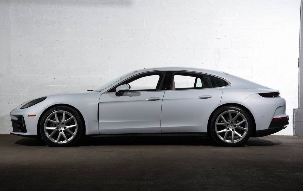 2026 Porsche Panamera 4 photo 2