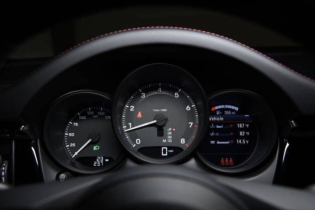 2025 Porsche Macan - Photo 23