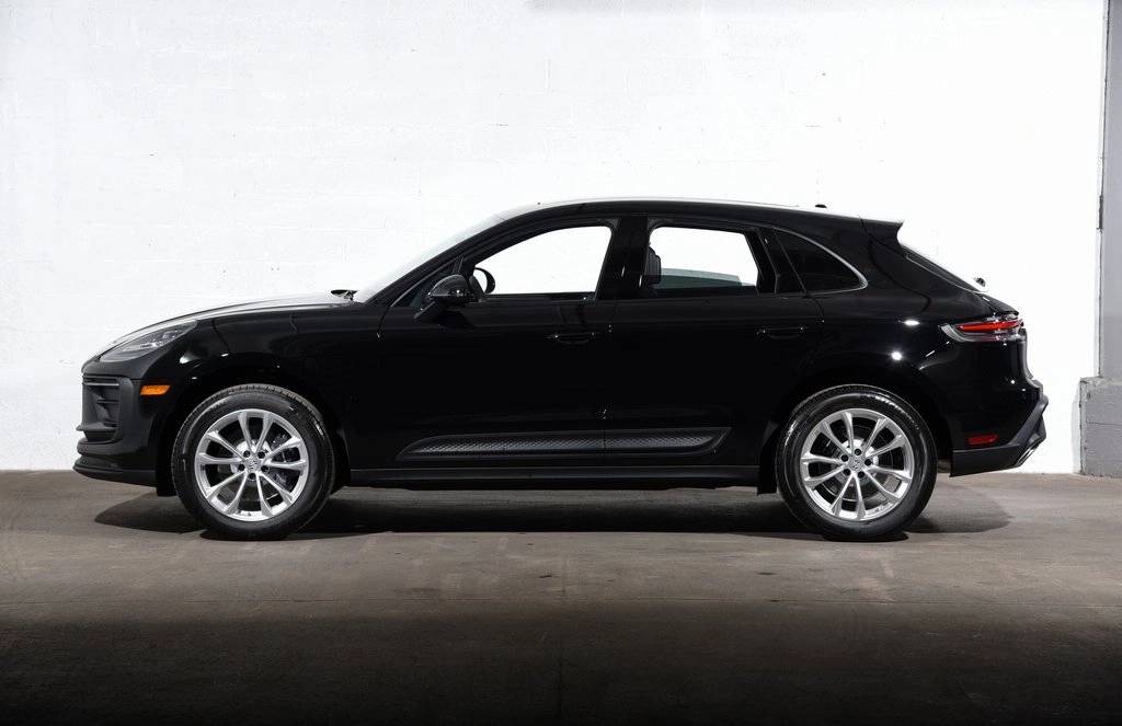 2026 Porsche Macan T photo 2