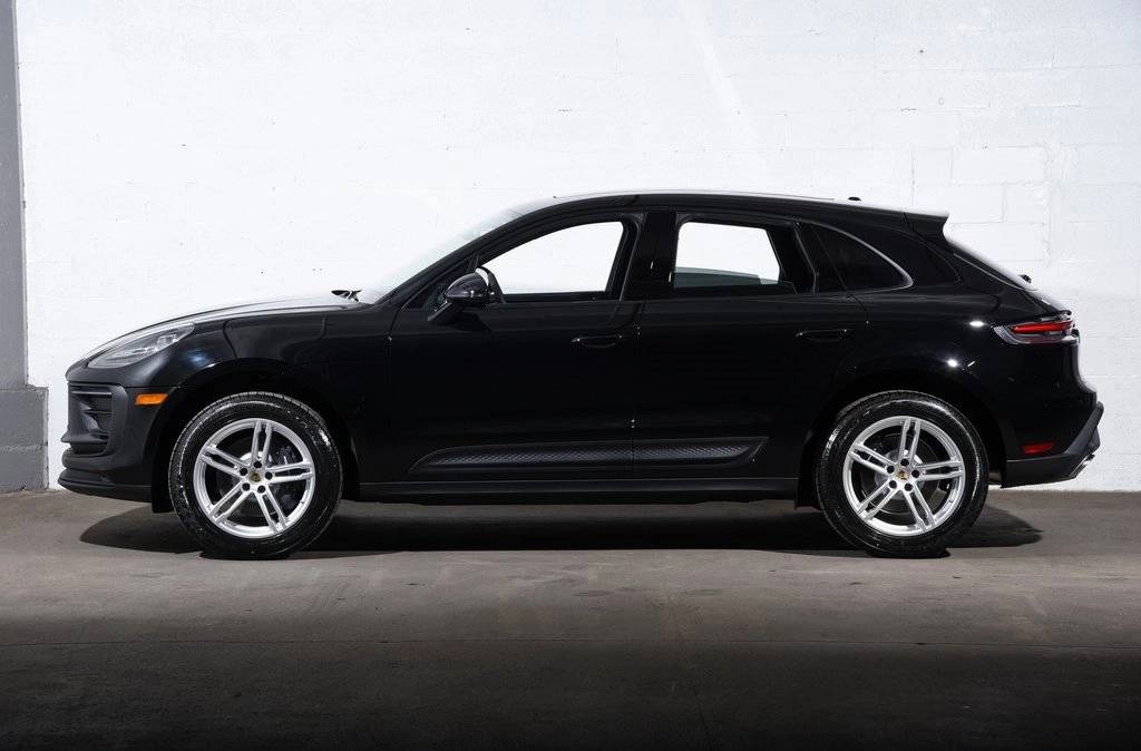 2026 Porsche Macan T photo 2