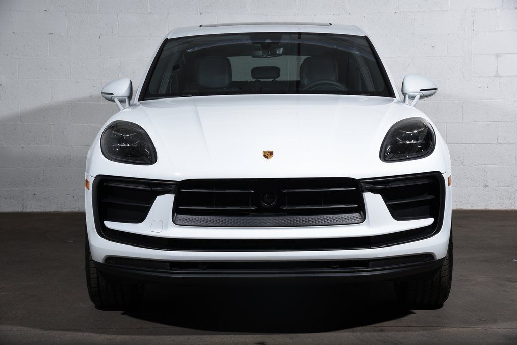 2025 Porsche Macan T - Photo 10