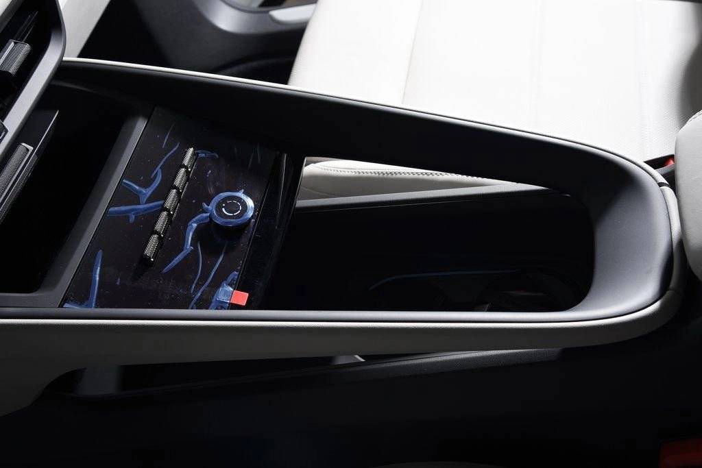 2025 Porsche Macan Turbo Electric - Photo 23