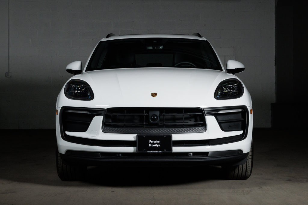 2026 Porsche Macan T - Photo 12