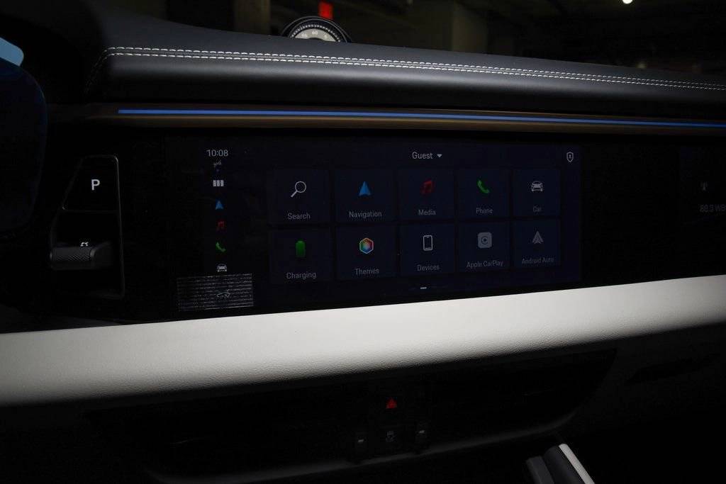 2025 Porsche Macan Turbo Electric - Photo 38