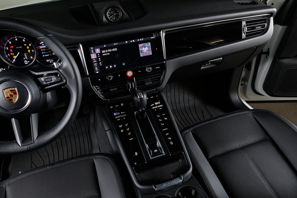 2026 Porsche Macan T - Photo 19