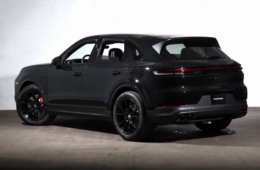 2026 Porsche Cayenne E-Hybrid S photo 2
