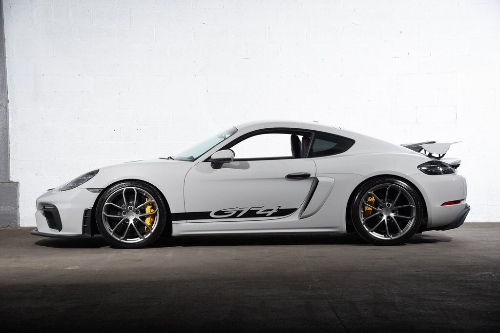 2022 Porsche Cayman GT4 photo 2