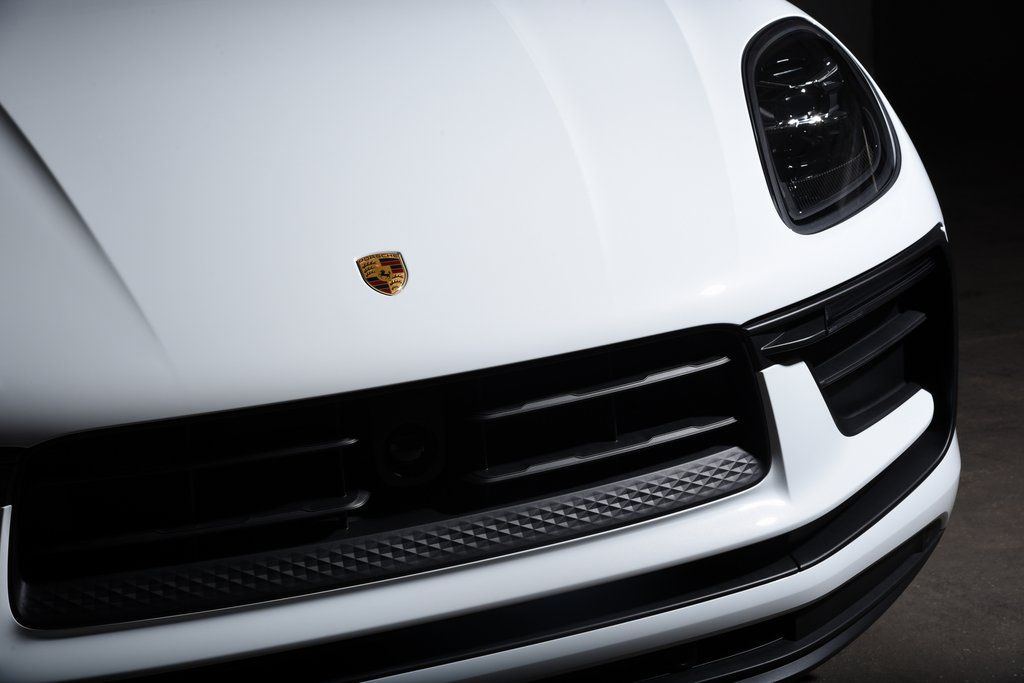 2025 Porsche Macan T - Photo 11
