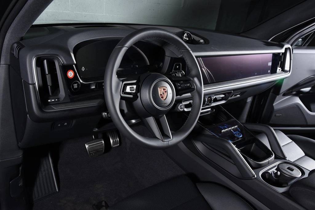 2026 Porsche Cayenne E-Hybrid S photo 3