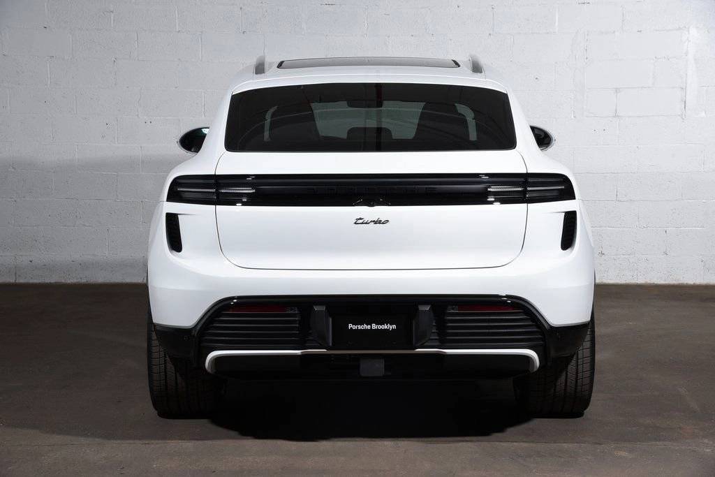2025 Porsche Macan Turbo Electric - Photo 6
