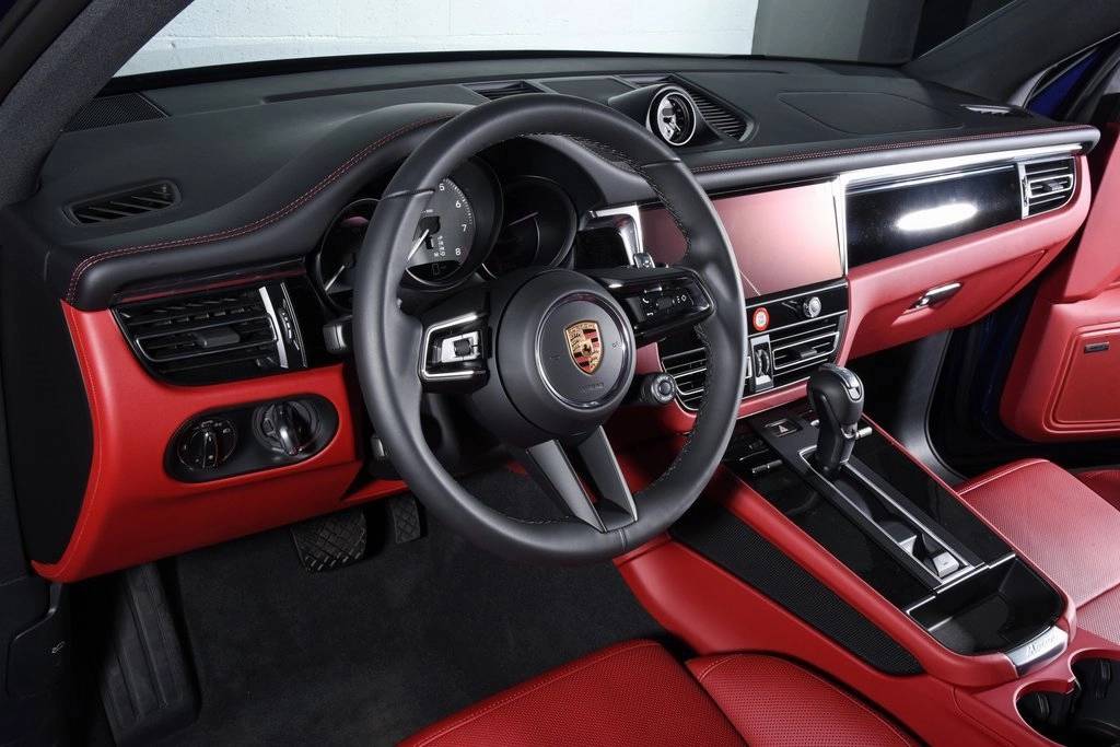 2025 Porsche Macan S photo 4