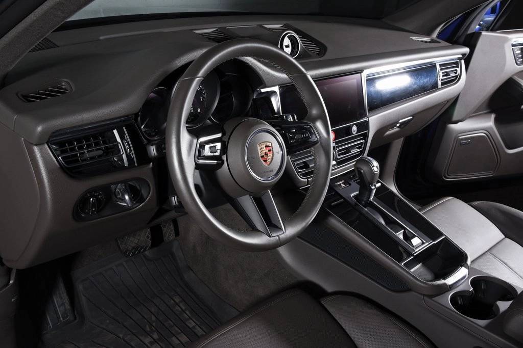 2025 Porsche Macan T photo 3